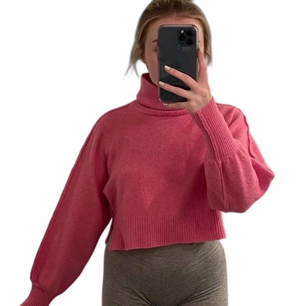 SOLD - Cozy Pink ‘Urban Outfitters’ Turtleneck Sweater💗